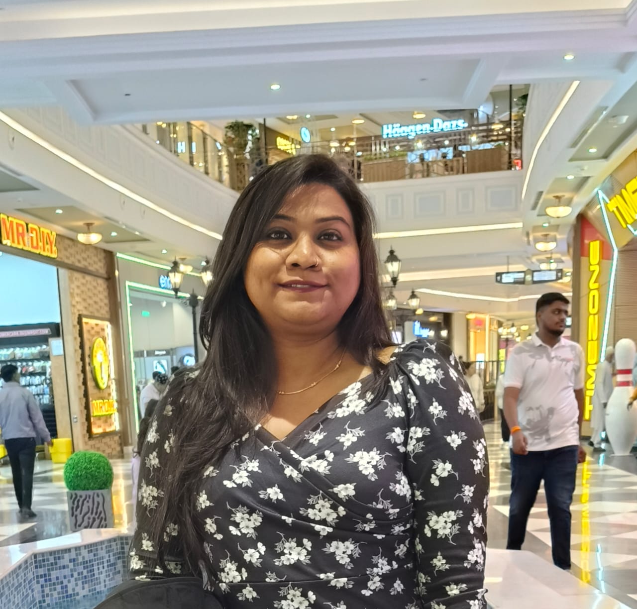 श्रीमती मीना पाटके 